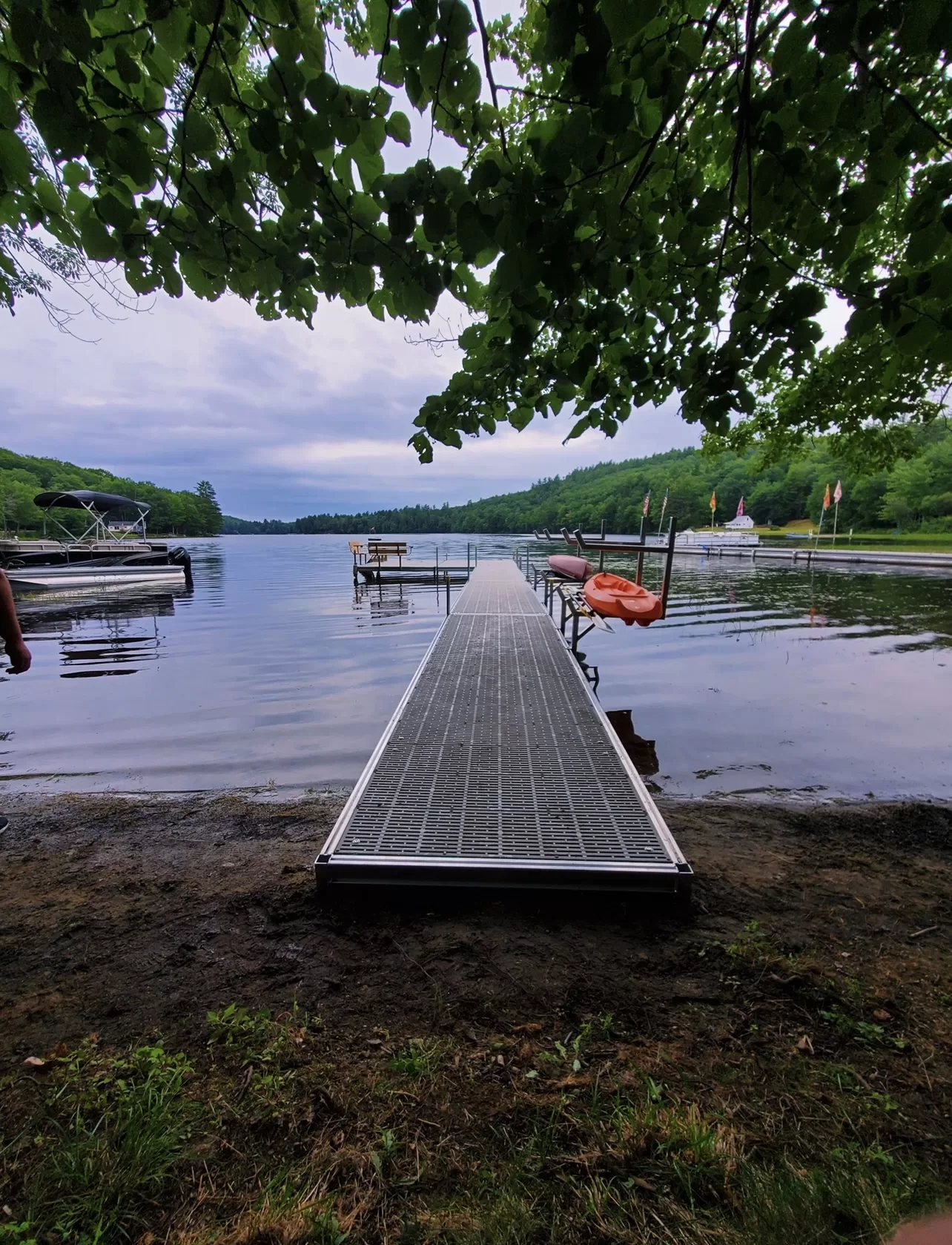 heavy-duty aluminum frame thruflow floating dock