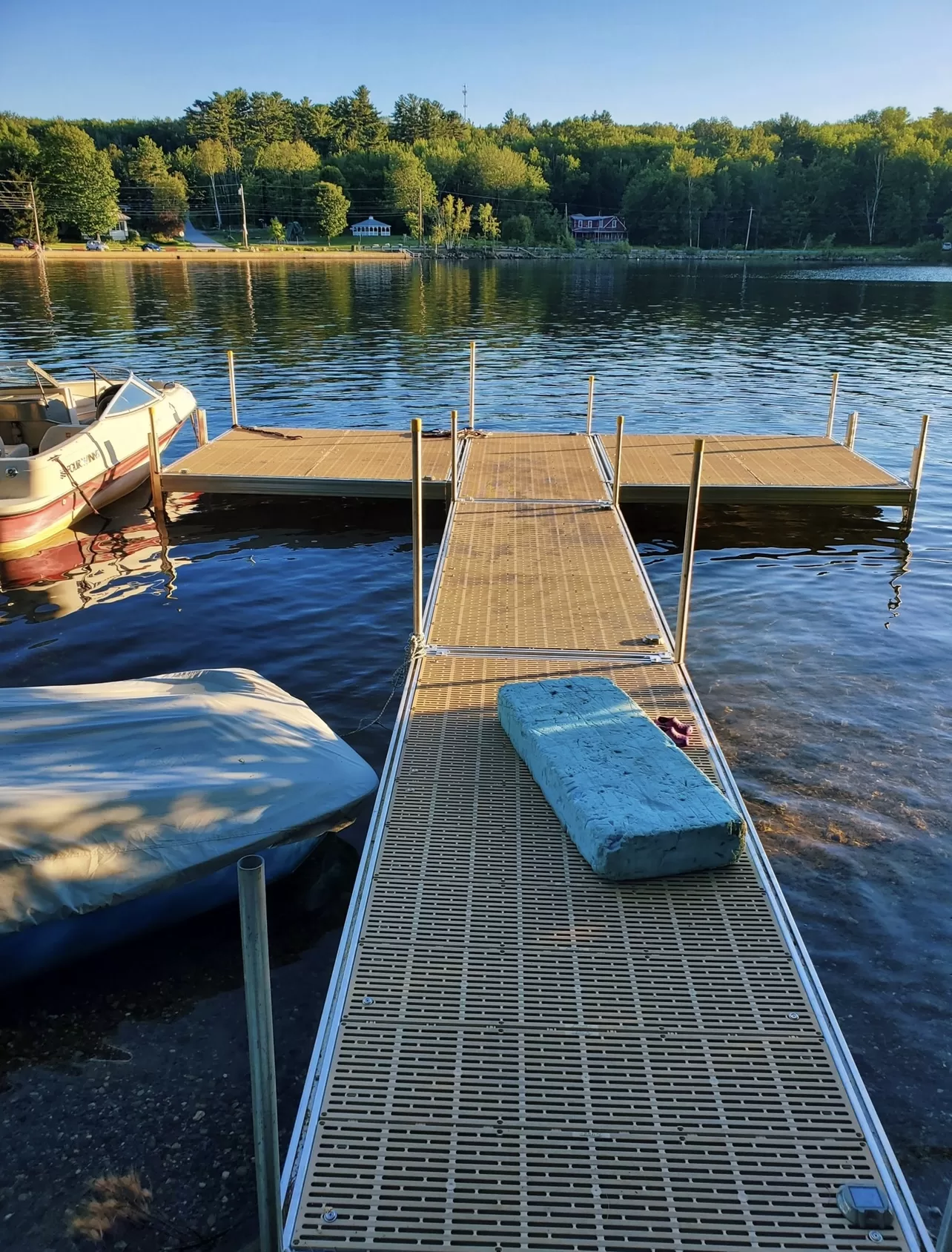 heavy-duty aluminum frame thruflow floating dock