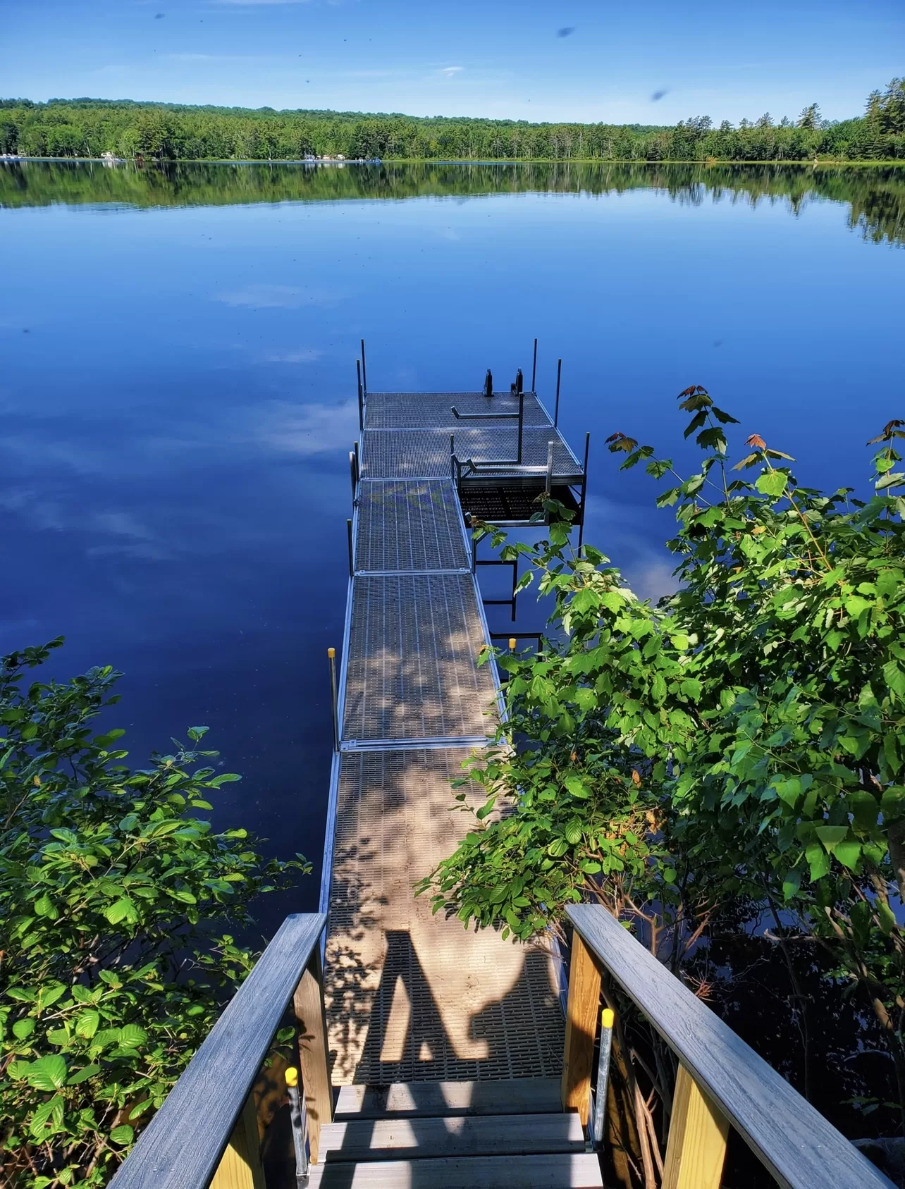 heavy-duty aluminum frame thruflow floating dock