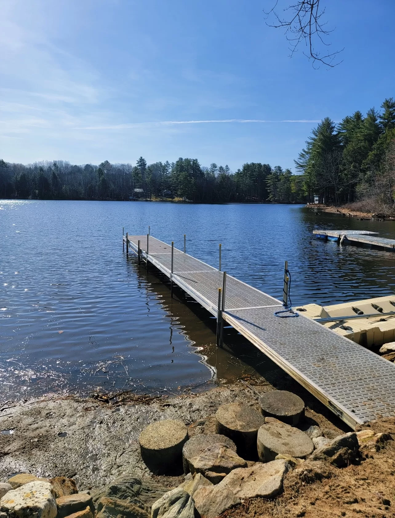 heavy-duty aluminum frame thruflow floating dock