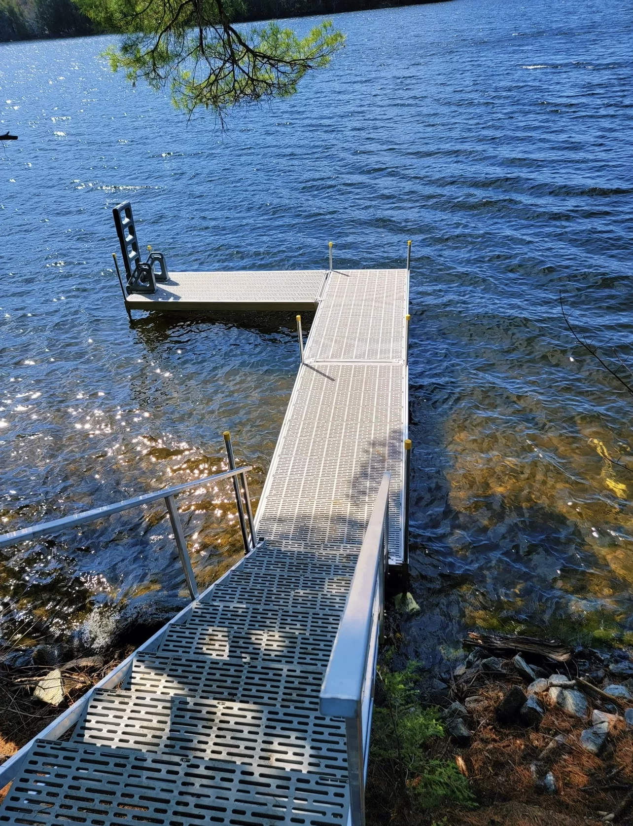 heavy-duty aluminum frame thruflow floating dock
