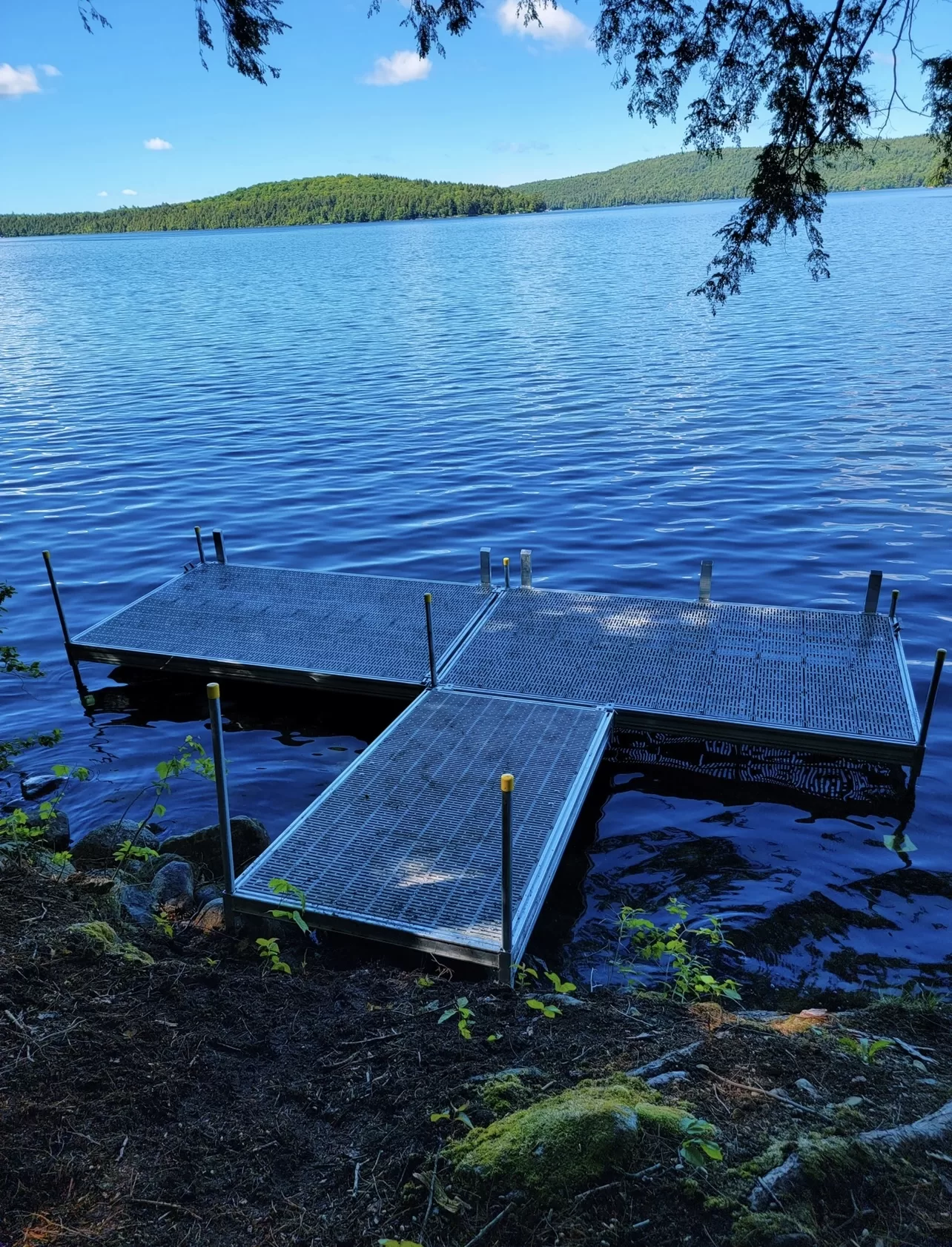 heavy-duty aluminum frame thruflow floating dock