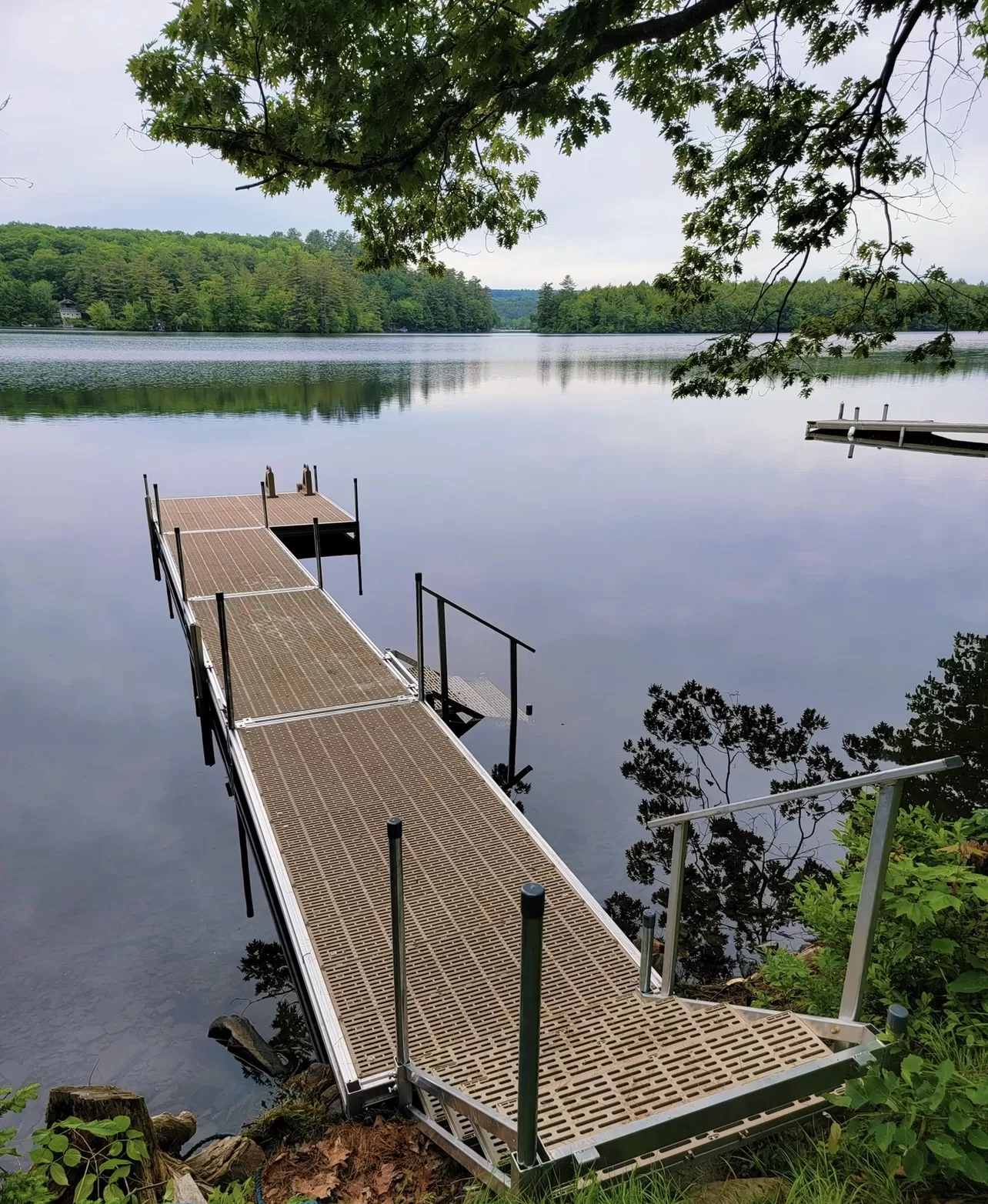 heavy-duty aluminum frame thruflow floating dock