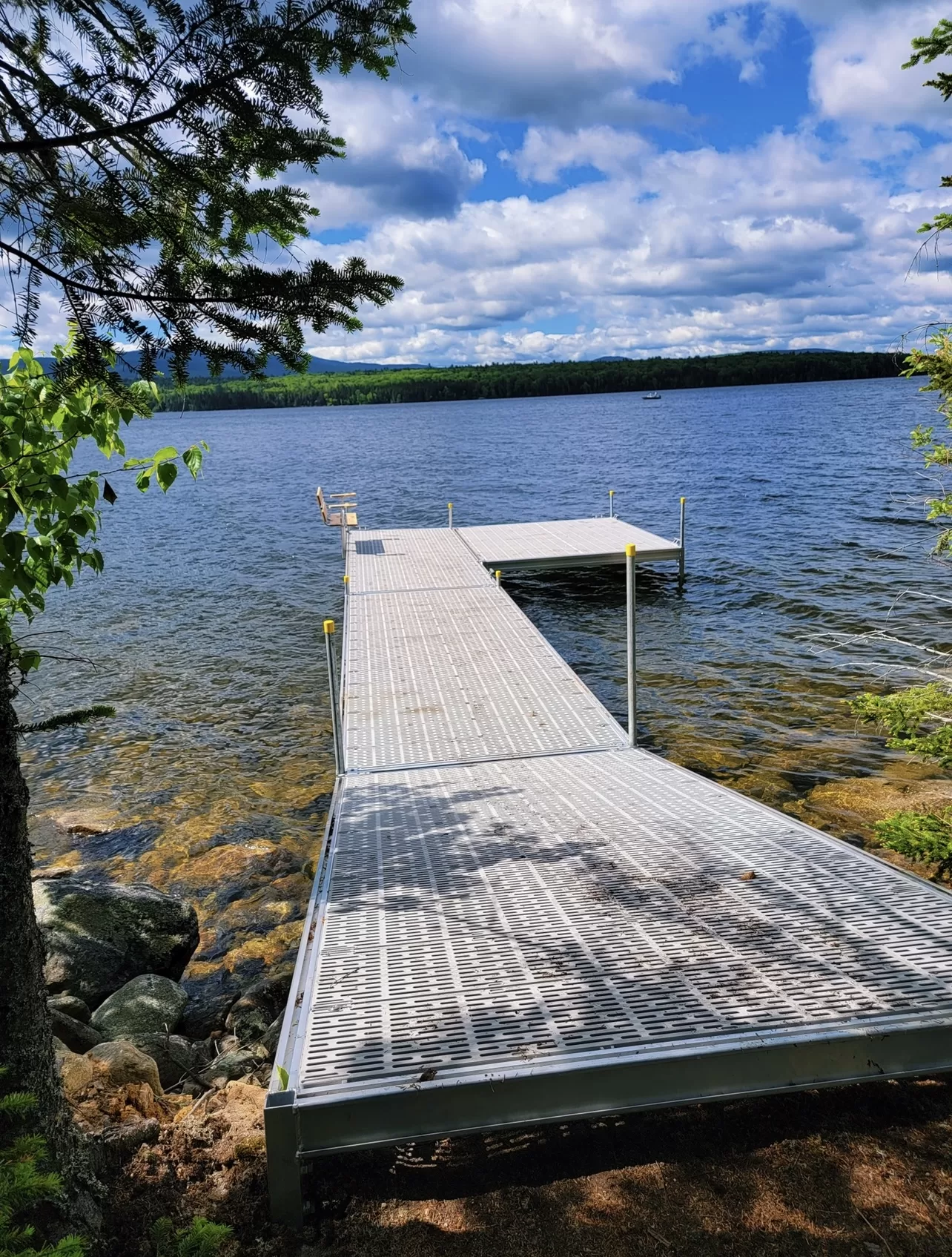 heavy-duty aluminum frame thruflow floating dock