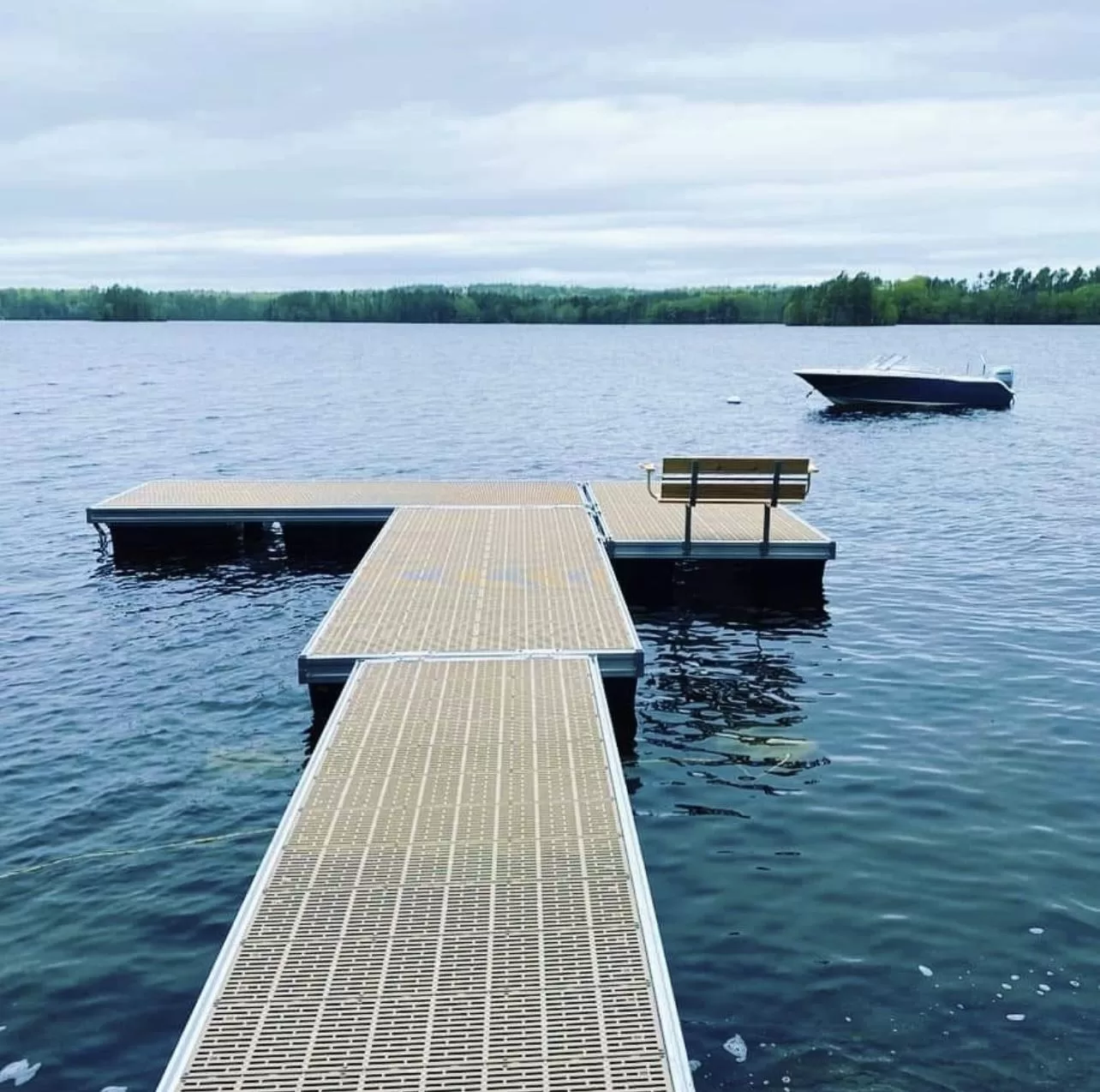 heavy-duty aluminum frame thruflow floating dock